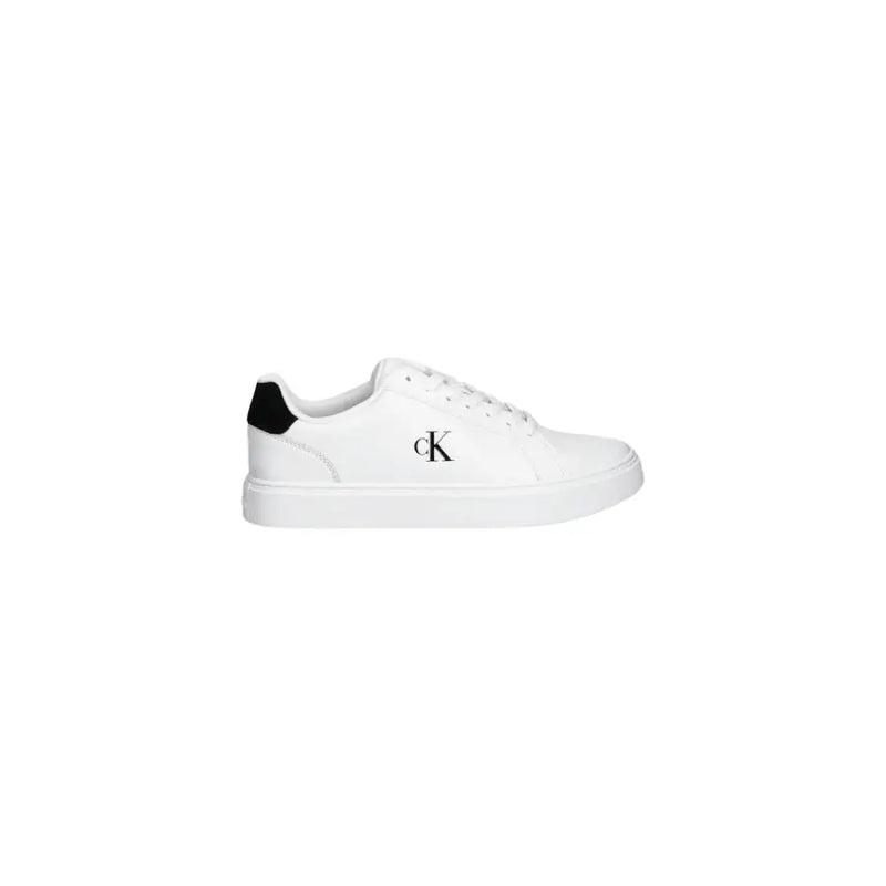 White calvin klein jeans men leather sneaker with black logo and heel tab featuring black laces ym0ym01435
