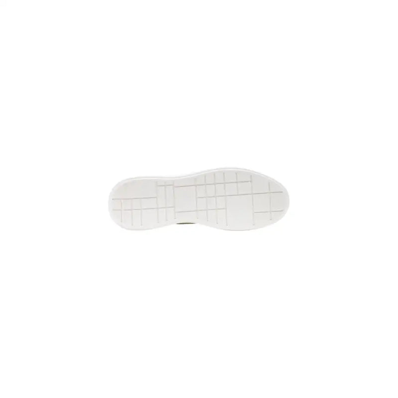 Calvin Klein Jeans men sneakers white leather with white rubber sole featuring a grid pattern for fall winter use