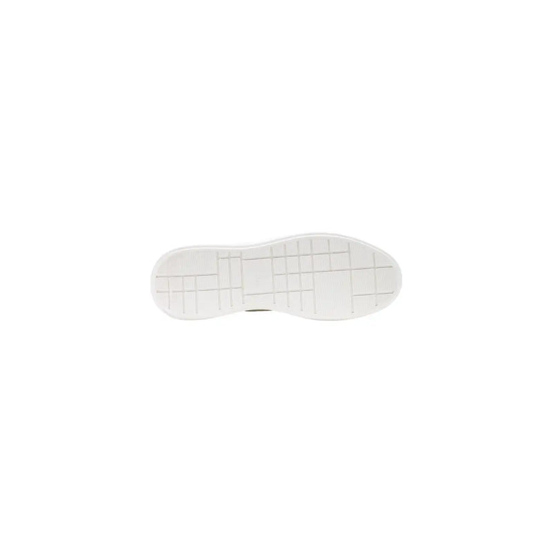 Calvin Klein Jeans men sneakers white leather with white rubber sole featuring a grid pattern for fall winter use