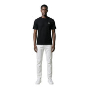 Schwarz Calvin Klein Jeans Männer t-shirt mit einem kleinen weißen Logo auf der linken Brustseite und kurzen Ärmeln