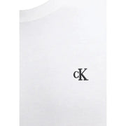 Calvin Klein Jeans Männer t-shirt aus weißer Baumwolle mit einem dezenten, schwarz gestickten CK-Logo auf der Brust