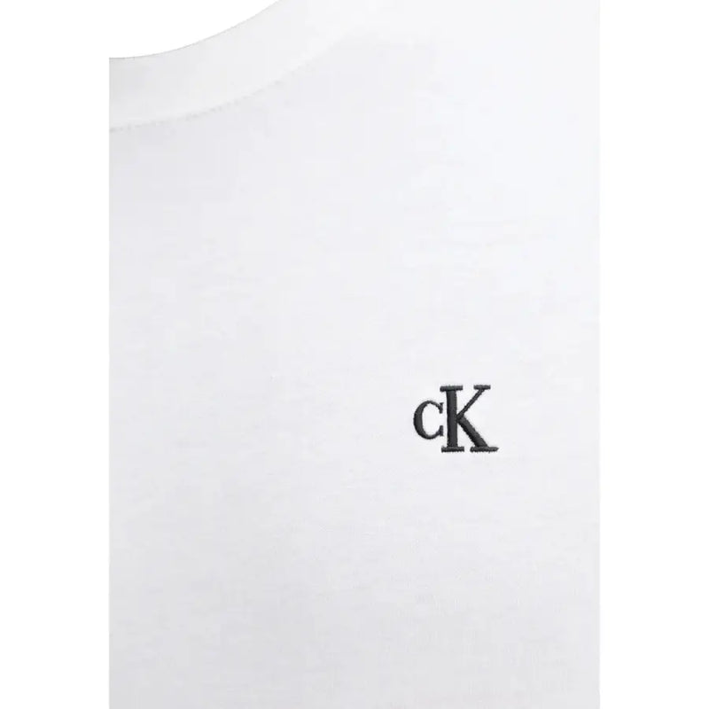 Calvin Klein Jeans Männer t-shirt aus weißer Baumwolle mit einem dezenten, schwarz gestickten CK-Logo auf der Brust
