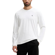 Weißes, langärmeliges Baumwollshirt mit Rundhalsausschnitt t-shirt mit einem kleinen schwarzen CK-Logo auf der linken Brustseite von Calvin Klein Jeans