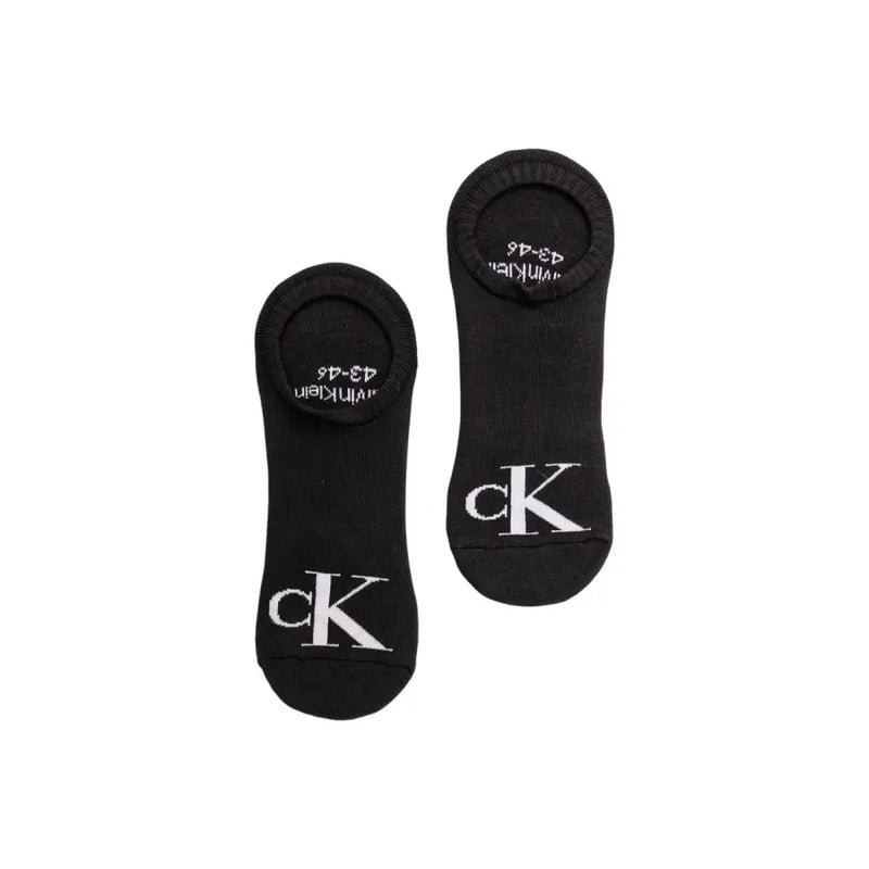 Chaussettes noires Calvin Klein Jeans pour homme, style cheville, avec logo CK blanc et indication de taille à l'intérieur du talon, pour un usage quotidien.