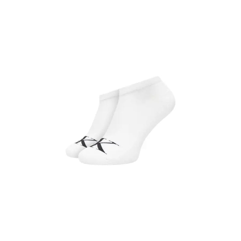 Weiße Knöchelsocken mit schwarzem CK-Logo an der Spitze von Calvin Klein Jeans Herrenunterwäsche-Kollektion