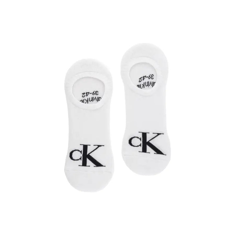 Chaussettes basses blanches Calvin Klein Jeans pour homme, avec logo CK noir et indication de taille près du talon.