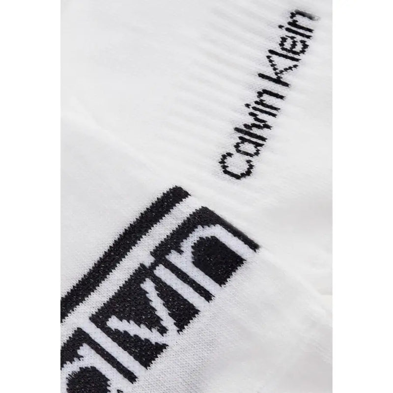 Weiß Calvin Klein Jeans Knöchelsocken mit schwarzem Stricklogo, entworfen für die Herrenunterwäschekollektion