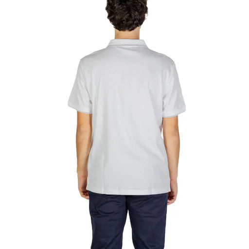 Calvin klein jeans men’s classic white polo shirt with short sleeves classic collar and 100 percent cotton fabric