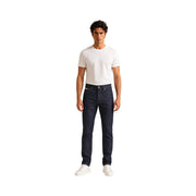 Calvin Klein Jeans Schmal geschnittene Herrenjeans in Dunkelindigo mit klassischem Fünf-Taschen-Design, Vorderansicht
