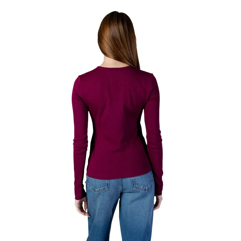A fitted long-sleeved maroon cotton top with a round neckline from Calvin Klein Jeans women collection