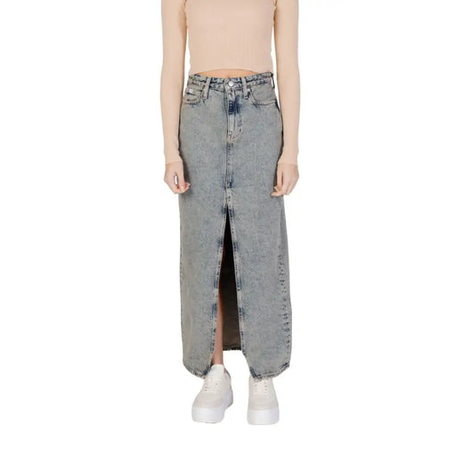 Calvin Klein Jeans women’s light gray high-waisted denim maxi skirt with front slit and five-pocket design 100% cotton