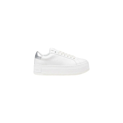 Calvin Klein Jeans women’s white leather platform sneaker with sleek minimalist design and metallic silver heel tab