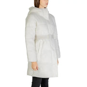 Calvin klein jeans women’s white quilted hooded turtleneck jacket with matching belt and subtle front pockets