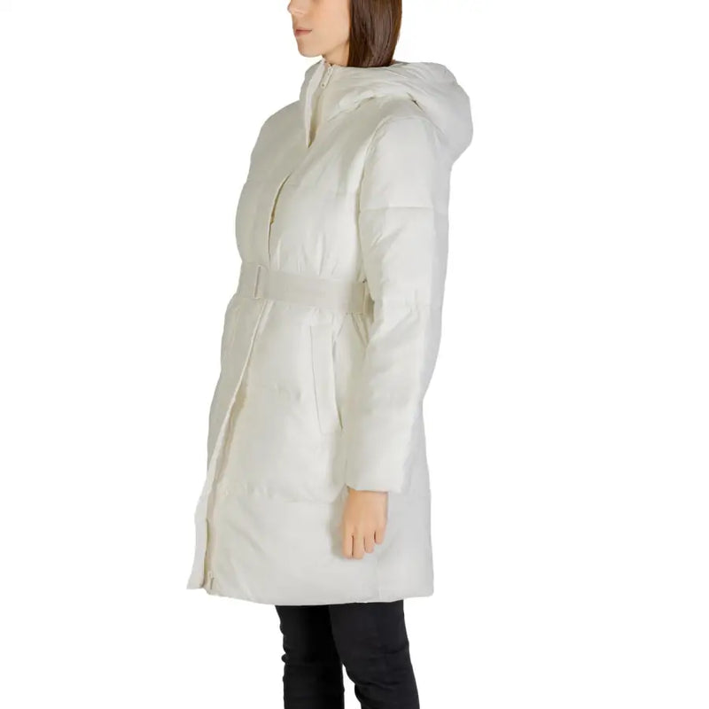 Calvin Klein Jeans women’s cream-colored quilted puffer coat with hood and matching belt in white turtleneck style