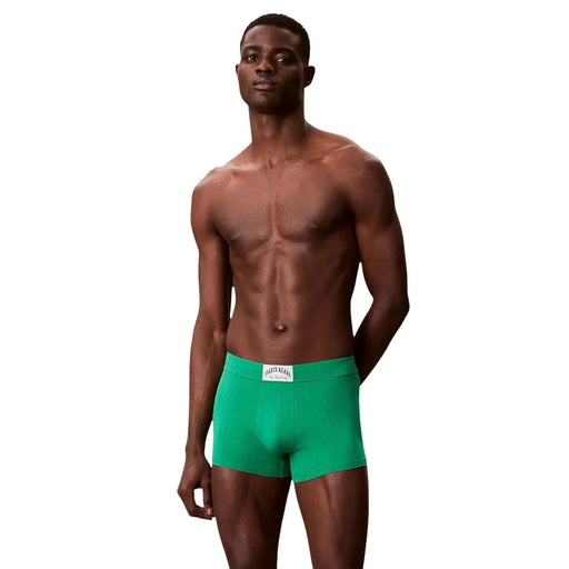 Calvin Klein, boxer homme en coton vert avec ceinture blanche et logo de la marque sur le devant.