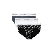 Calvin Klein Dreierpack Herren-Hüftslips aus grauem, weißem und schwarzem Baumwoll-Elastan mit sich wiederholendem CK-Logo-Muster auf einem Paar
