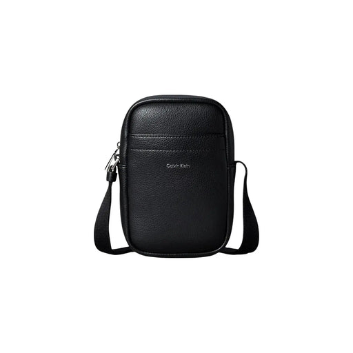 Schwarze Calvin Klein Herren-Schultertasche aus strukturiertem Polyurethanleder mit minimalistischem Design, 11,5 x 18 x 5 cm