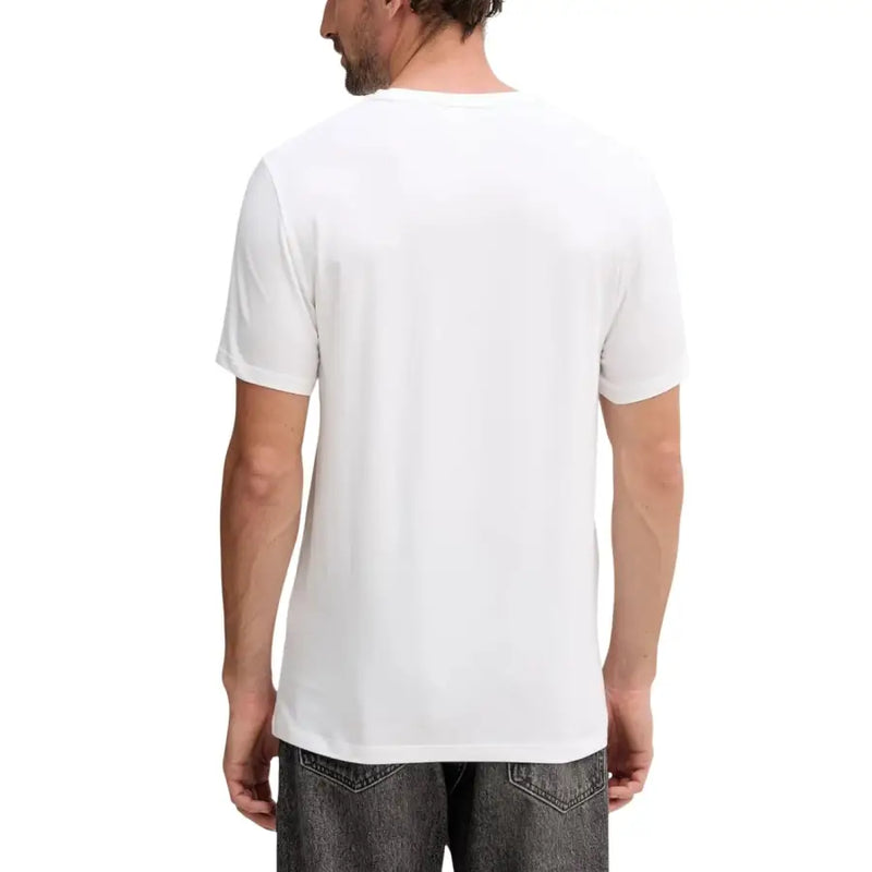 Calvin Klein men white cotton t-shirt with simple crew neck and short sleeves for casual wear