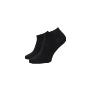 Chaussettes noires Calvin Klein pour homme, laissant apparaître l'arrière avec un logo discret au talon, idéales au quotidien.