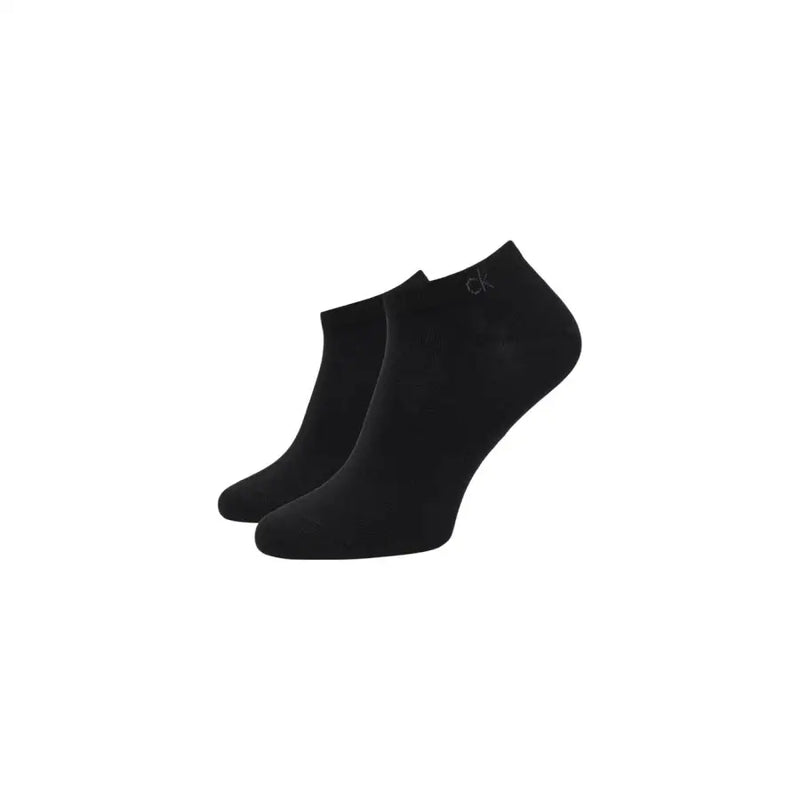 Chaussettes noires Calvin Klein pour homme, laissant apparaître l'arrière avec un logo discret au talon, idéales au quotidien.