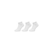 Trois blancs Calvin Klein Chaussettes pour hommes à la cheville, laissant apparaître l'arrière avec un logo discret sur le talon, pour un usage quotidien.