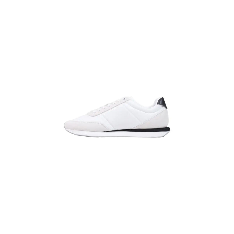 Calvin Klein Weiße Herren-Sneaker aus Textil mit Schnürung, schwarzen Akzenten an Ferse und Zwischensohle im minimalistischen Design