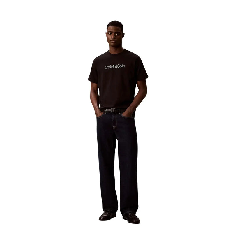 Calvin Klein Schwarzes Herren-T-Shirt aus Baumwolle, klassische Passform, mit weißem Logo auf der Brust