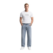 Weißes Calvin Klein Herren-T-Shirt aus Baumwolle mit dezentem grauen Logo und klassischem Rundhalsausschnitt