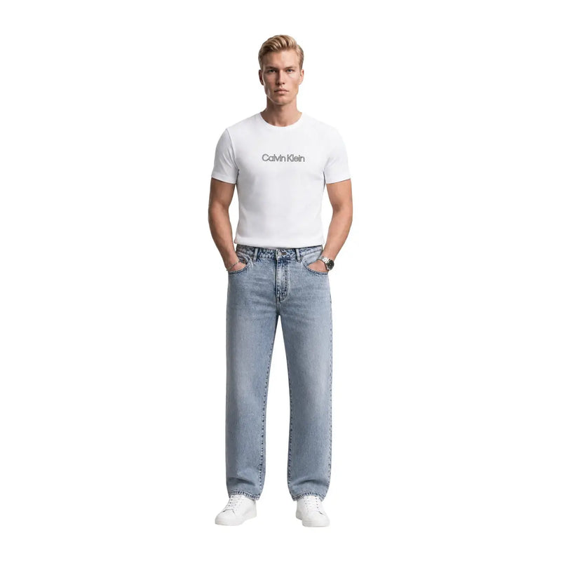 Weißes Calvin Klein Herren-T-Shirt aus Baumwolle mit dezentem grauen Logo und klassischem Rundhalsausschnitt