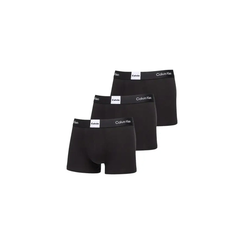 Boxer noir Calvin Klein avec une bande logo blanche, conçu pour les sous-vêtements masculins en coton.