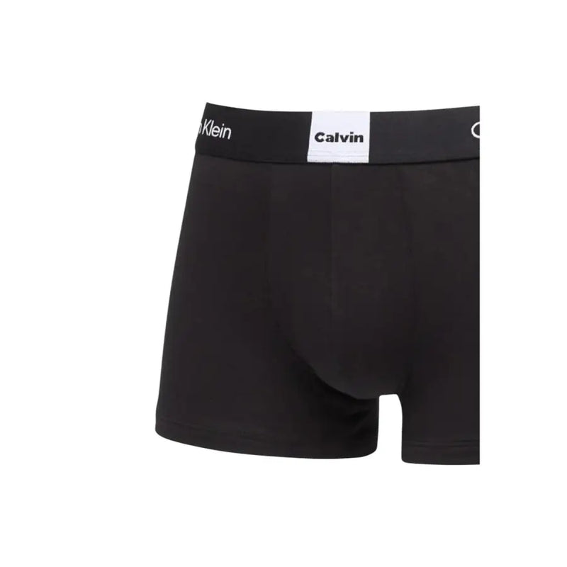 Noir Calvin Klein caleçons boxers avec ceinture blanche à logo, conçus pour les sous-vêtements masculins. Calvin Klein collection