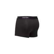 Boxer noir Calvin Klein pour homme, coupe ajustée et élégante, avec bande logo blanche contrastante.