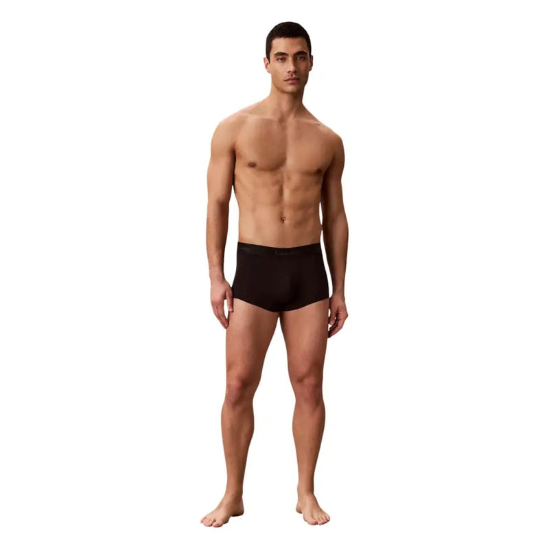 Slips pour hommes noirs par Calvin Klein Sous-vêtements noirs au design lisse et ajusté pour un confort quotidien