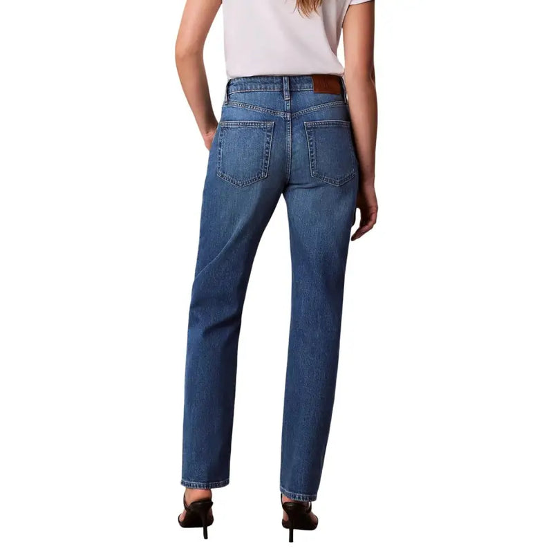 Calvin klein women’s blue cotton stretch jeans with straight-leg cut and brown leather brand patch at the waistband