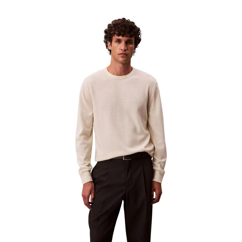 Calvin Klein Wollpullover für Herren in Creme mit langen Ärmeln und gesticktem Logo auf der Brust, Vorderansicht
