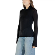 Black long-sleeved turtleneck top with sleek form-fitting silhouette made of cashmere modal by choral women