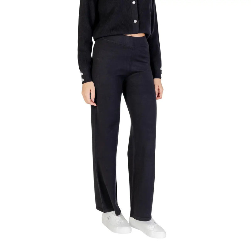 Black high-waisted wide-leg choral women trousers in viscose blend with subtle side seam detailing for fall winter