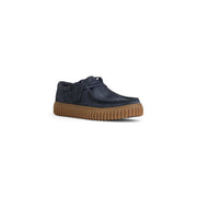 Clarks Herren-Mokassins aus blauem Leder, Freizeitschuh aus dunkelblauem Wildleder mit hellbrauner Gummisohle, von der Rückseite gesehen