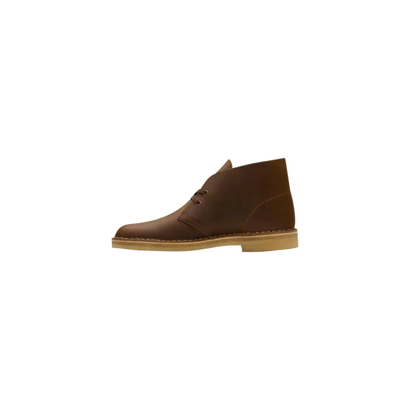 Clarks Herren-Wüstenstiefeletten aus braunem Wildleder mit hellbrauner Gummisohle und Schnürsenkeln aus Leder