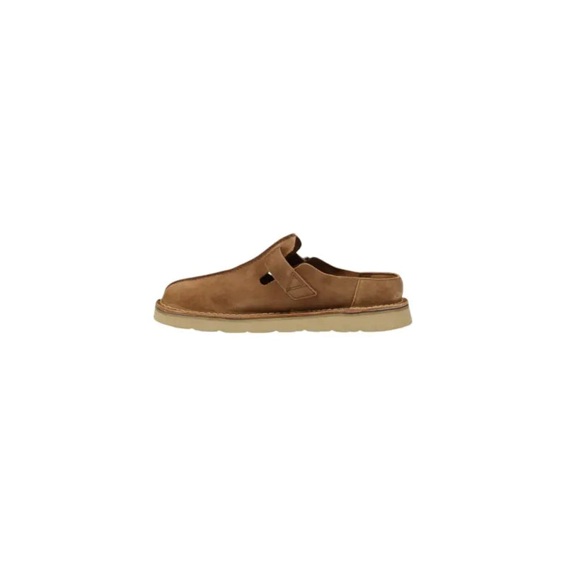 Clarks men slippers tan suede moccasin slip-on with simple strap closure and beige rubber sole size 10