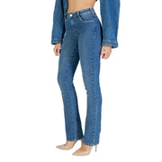 Jean Colcci pour femme en denim de coton bleu, taille haute, coupe slim, style classique cinq poches et délavage subtil.