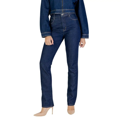 Colcci women blue denim jeans with straight-leg cut and classic five-pocket design from fall winter collection
