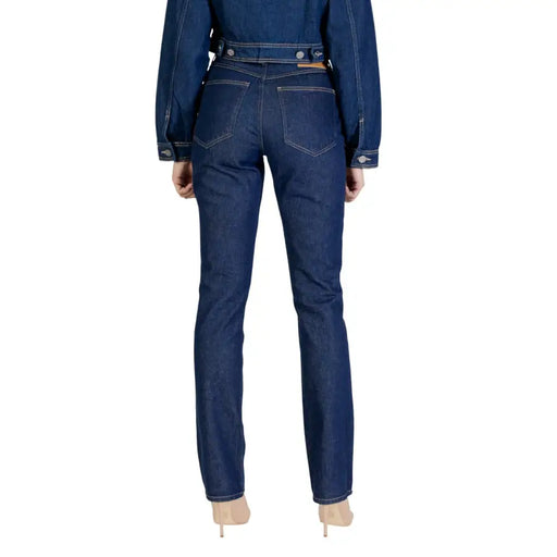 Dark blue denim jeans for women by colcci with straight-leg cut and classic back pockets from fall winter collection visible from back side