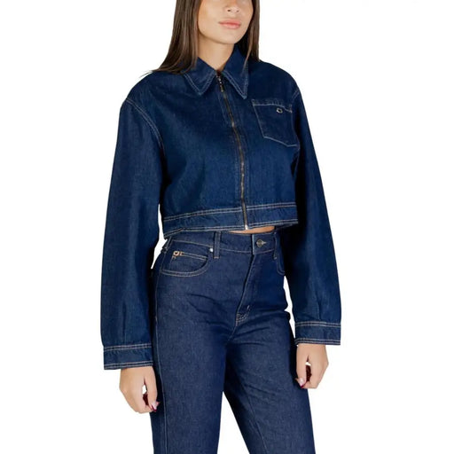 Dark blue denim cropped jacket by Colcci for women with a front zipper and chest pocket for casual wear
