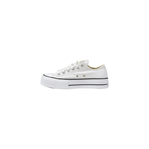 Converse Weiße Damen-Plateau-Sneaker aus Stoff mit weißem Canvas-Obermaterial, schwarzer Gummisohle und klassischen Ziernähten.
