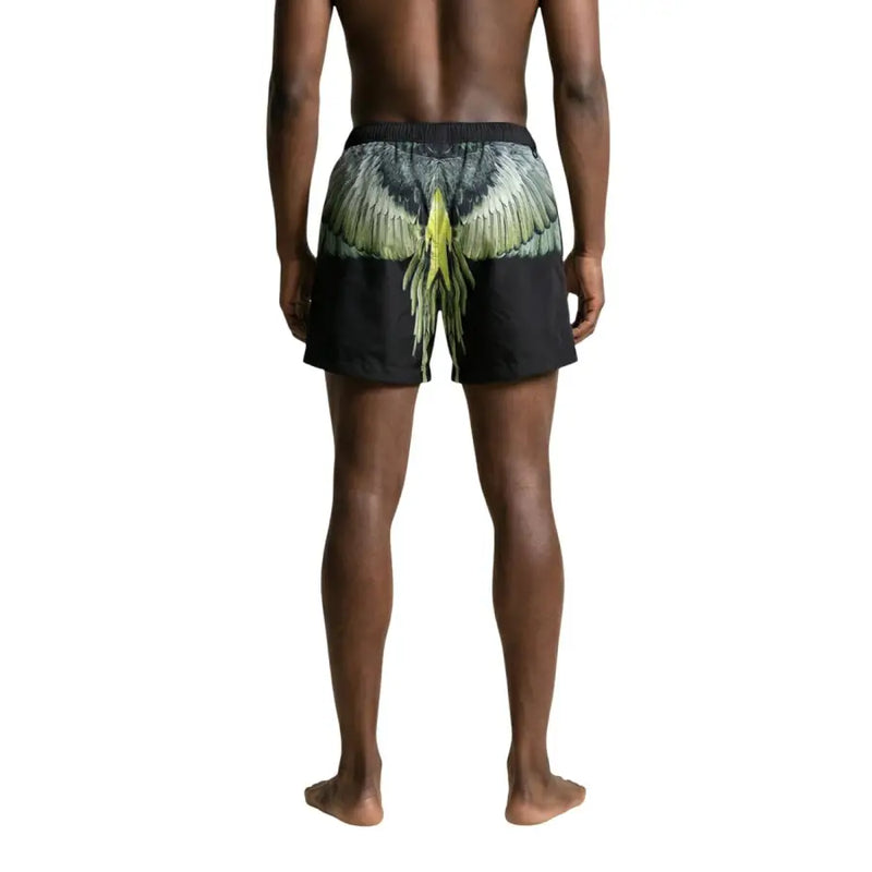 Schwarze Herren-Badeshorts aus Polyester von County of Milan mit grünem und gelbem, symmetrischem Flügelmuster.