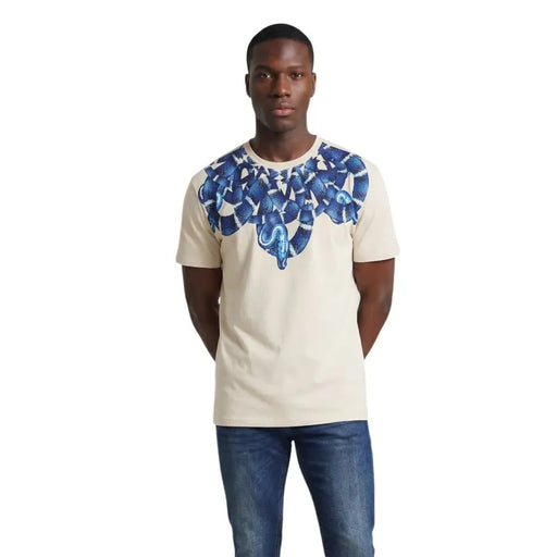 Beigefarbenes Baumwoll-T-Shirt für Herren von County of Milan mit Rundhalsausschnitt und auffälligem blauem Schlangenmotiv auf der Brust