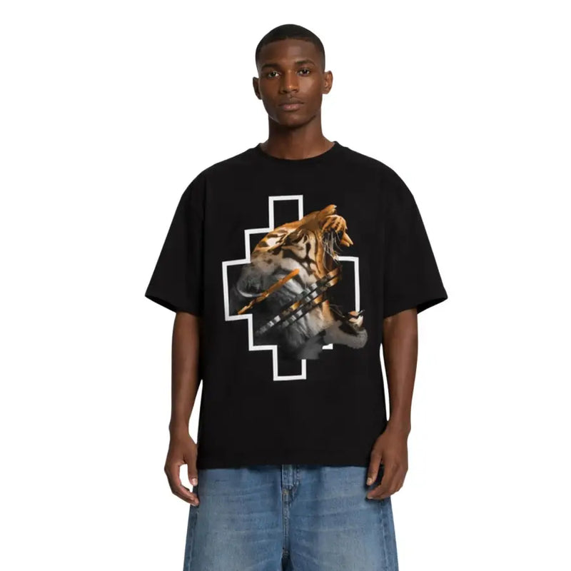 T-shirt homme County of Milan en coton noir, manches courtes, orné d'un motif tigre et d'une croix géométrique blanche.