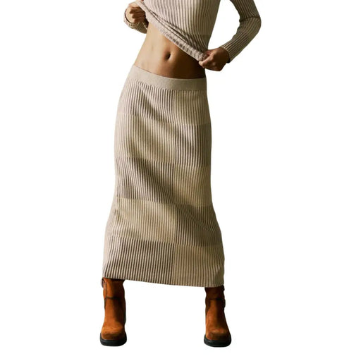 Jupe midi Desigual beige à carreaux, taille haute, en maille côtelée et plissée