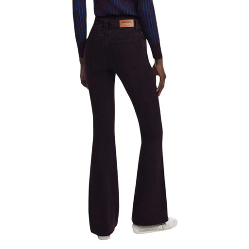 Desigual Bordeaux Schlagjeans aus dunkelindigofarbenem Denim mit Lederpatch